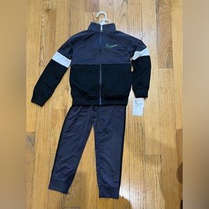 New with tags !!!Nike two piece set